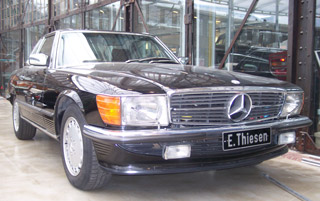 Dieser Mercedes SL steht dort ebenfalls zum Verkauf